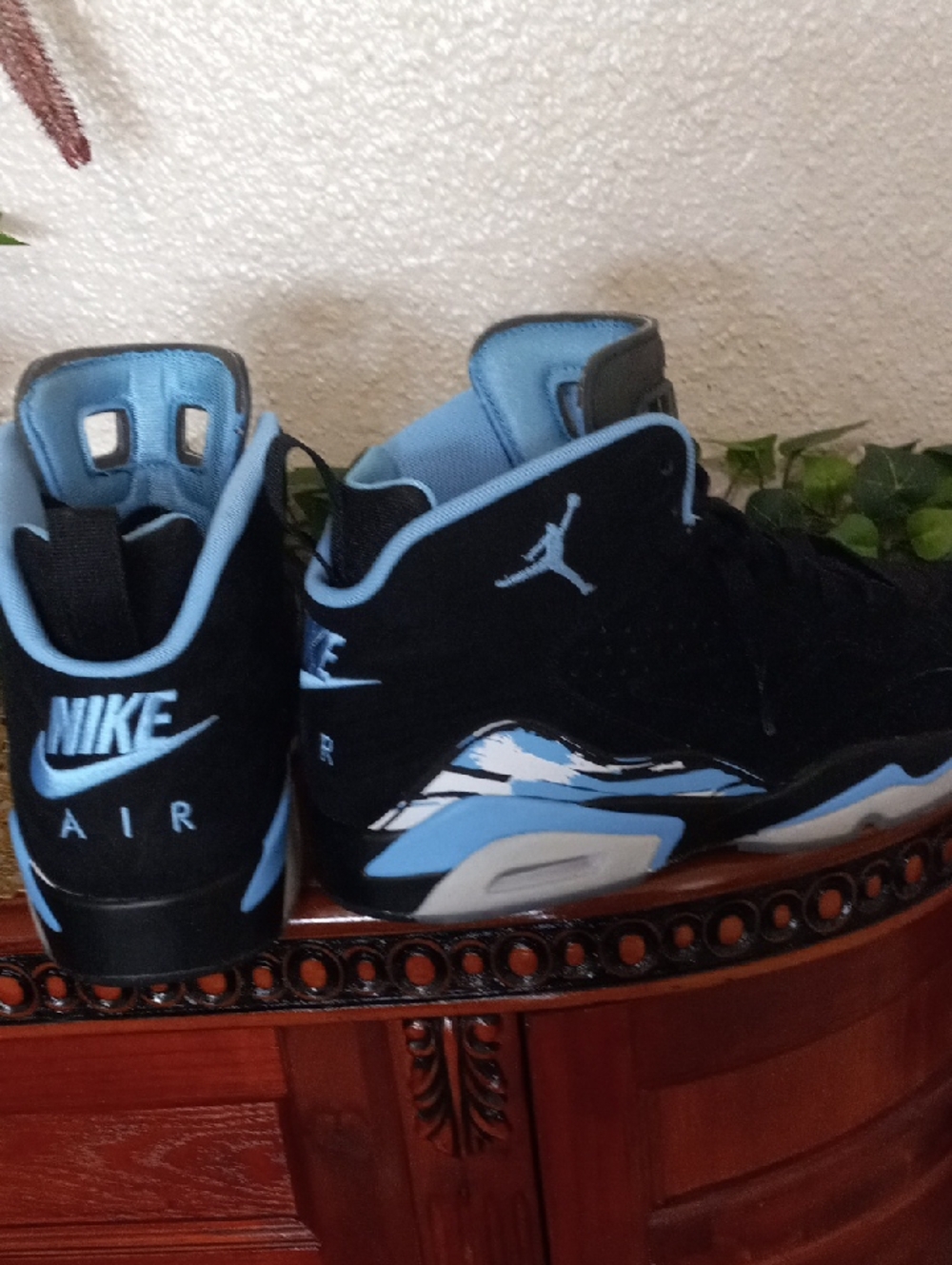 Nike Air Jordan  Mens Basketball Sneakers.                 size 9